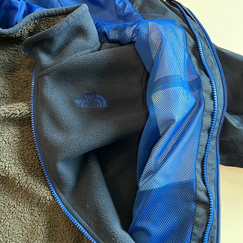 The North Face - 10/12, fleece/rain‎ jacket combo - Picture 11 of 13